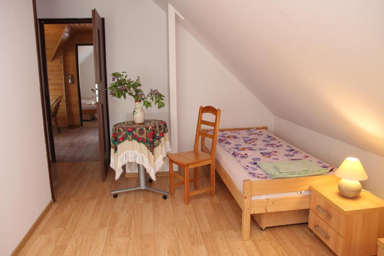 Vila Zamsowka Guciow Exteriér fotografie