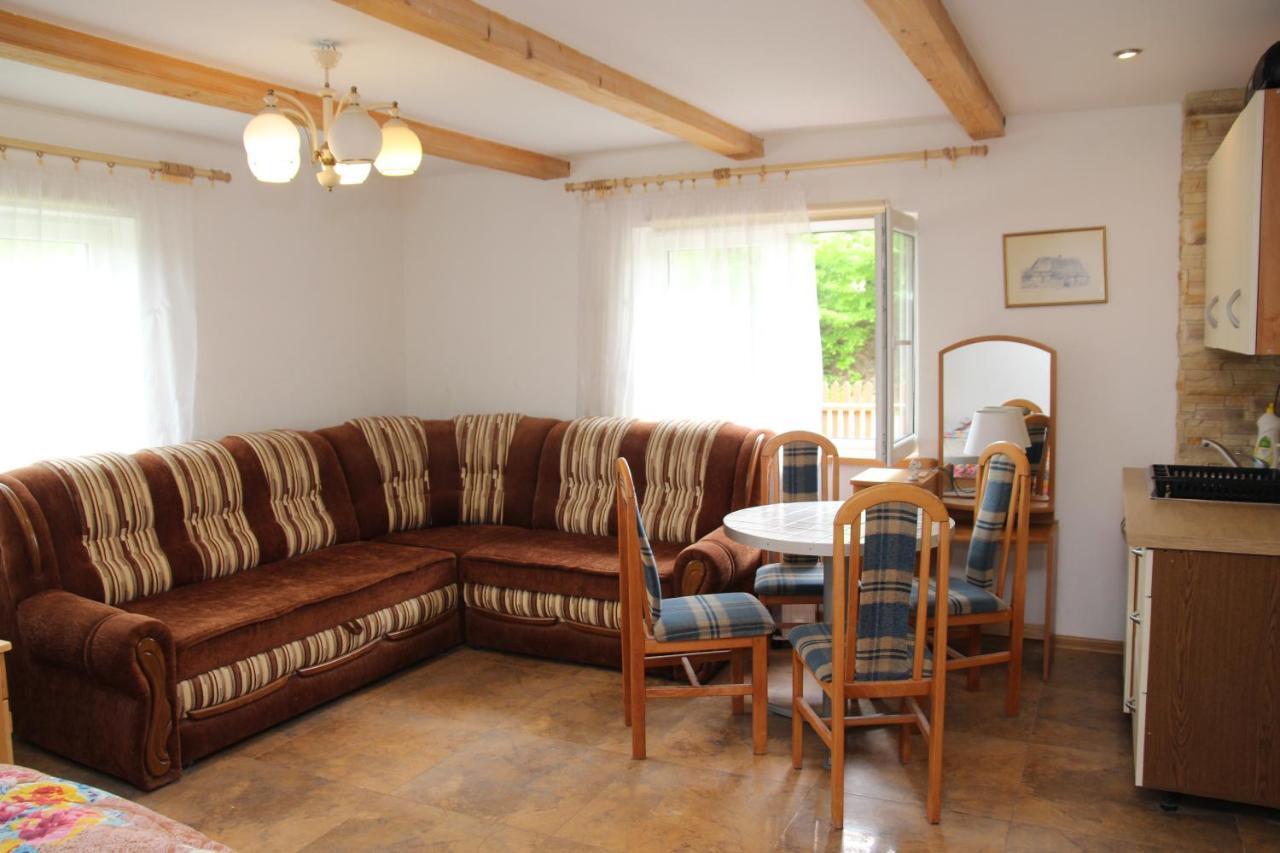 Vila Zamsowka Guciow Exteriér fotografie