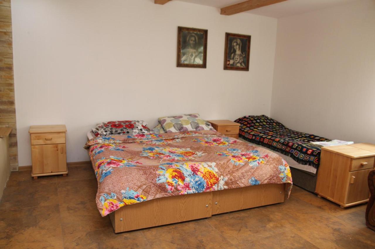 Vila Zamsowka Guciow Exteriér fotografie